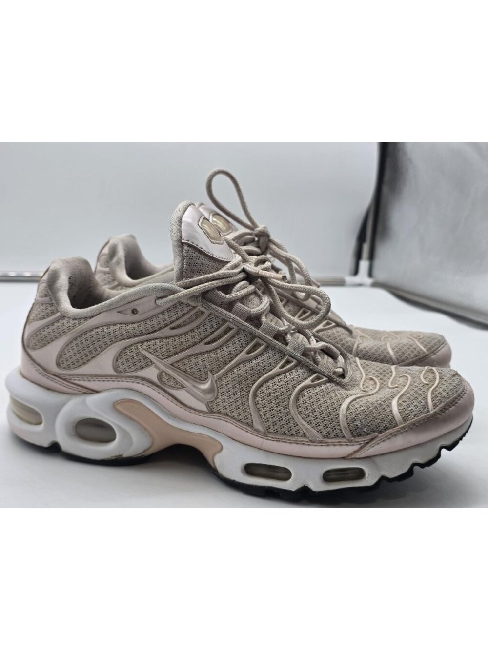 Nike Air Max Plus Shoes Womens Size 8 Pink Sneakers Stained Damaged 848891-601
